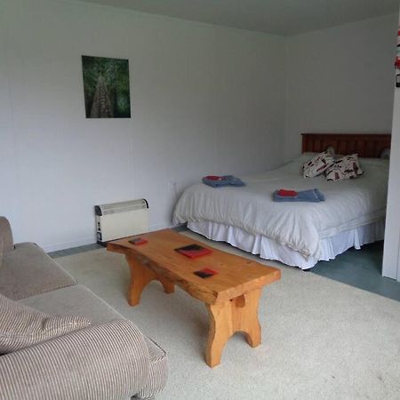 Ferienwohnung Rustic Woolshed Owen River Exterior foto